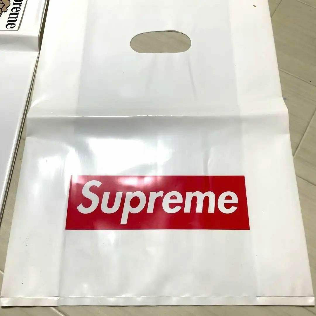 Supreme(シュプリーム)のSupreme シュプリーム　ショップ袋　大１枚　小３枚　ステッカー４枚　セット メンズのメンズ その他(その他)の商品写真