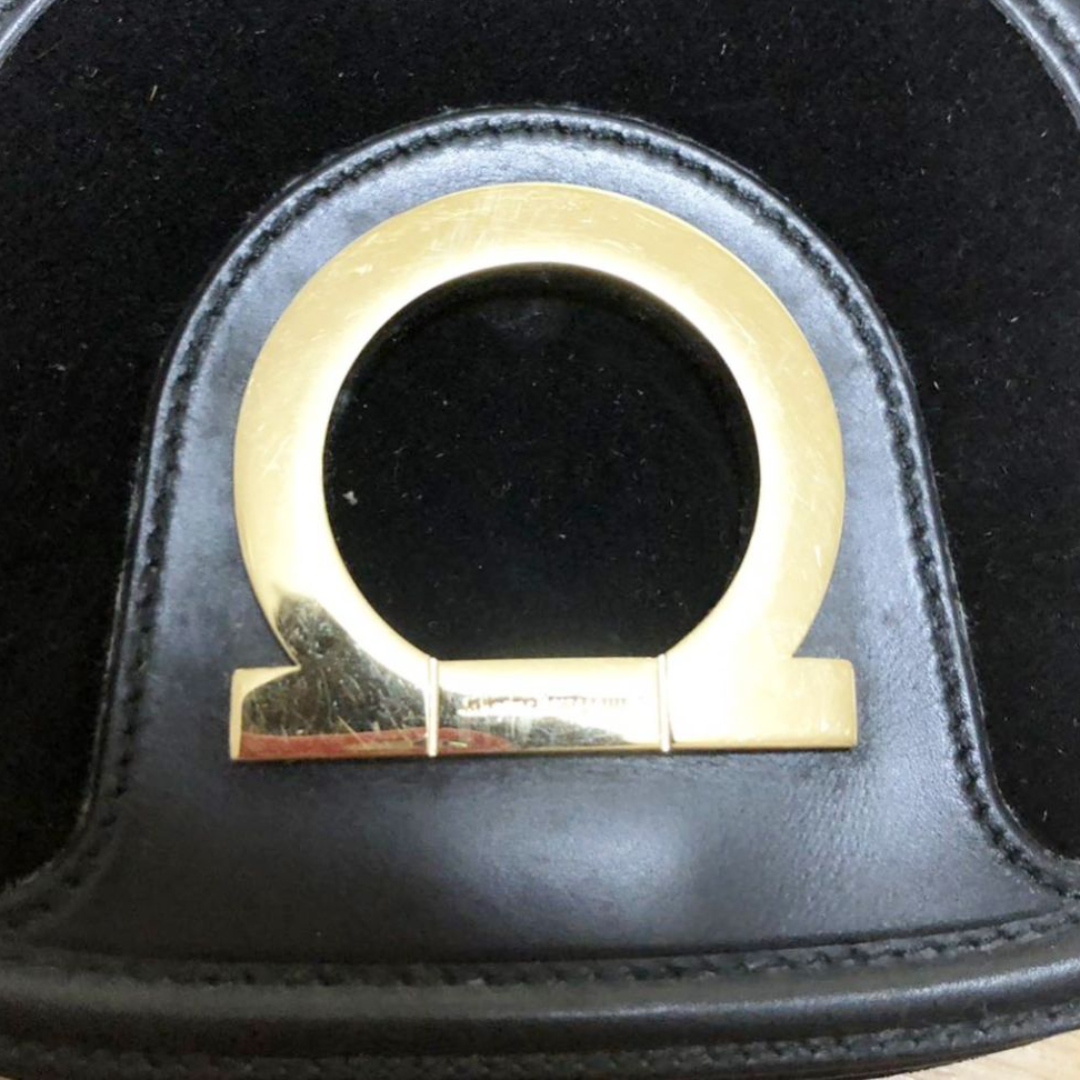 [フェラガモ] ミニショルダーバッグ ガンチーニ レディースのバッグ(ショルダーバッグ)の商品写真