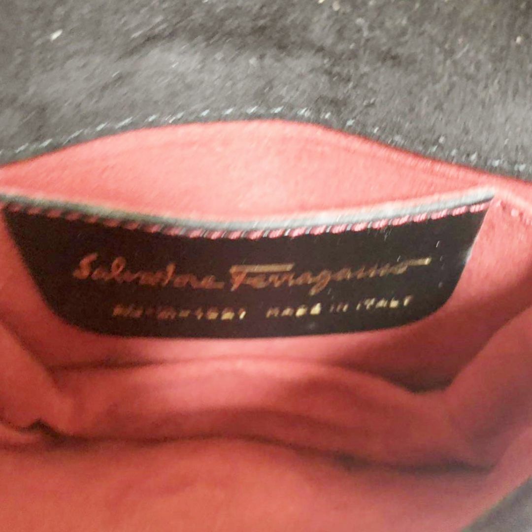 [フェラガモ] ミニショルダーバッグ ガンチーニ レディースのバッグ(ショルダーバッグ)の商品写真