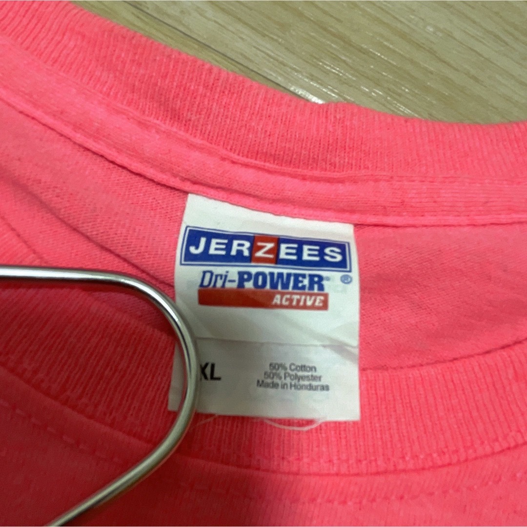 JERZEES(ジャージーズ)のJERZEES　Tシャツ　XL　ピンク　イーグル　アニマル柄　ロゴ　USA古着 メンズのトップス(Tシャツ/カットソー(半袖/袖なし))の商品写真