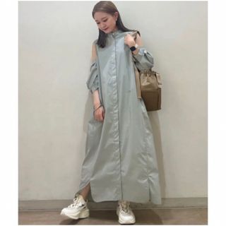 エミアトリエ(emmi atelier)のemmi atelier エミ ボレロ付きシャツワンピース オリーブ ほぼ新品(ロングワンピース/マキシワンピース)