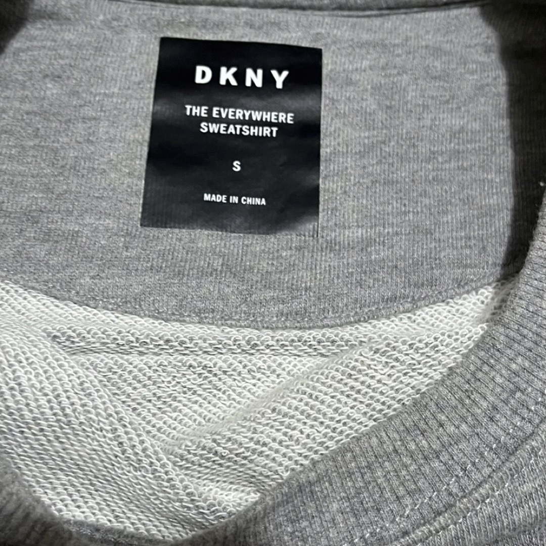 DKNY(ダナキャランニューヨーク)の希少　スパンコール スゥエット　グレー　ダナキャラン　DKNY トレーナー レディースのトップス(トレーナー/スウェット)の商品写真