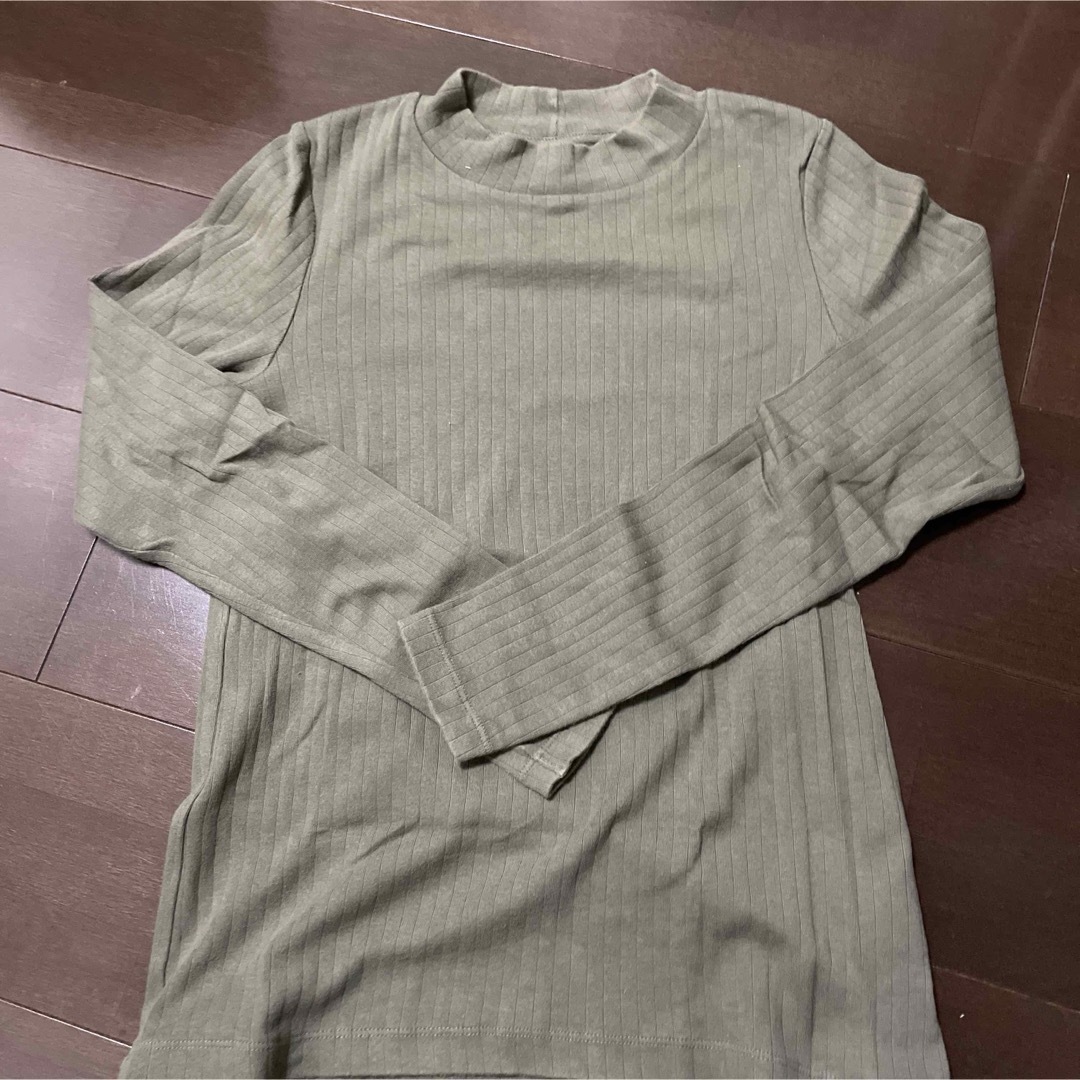 UNIQLO(ユニクロ)のUNIQLO ユニクロ　カットソー　カーキ　グリーン　Tシャツ　長袖 メンズのトップス(Tシャツ/カットソー(七分/長袖))の商品写真