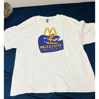 ギルタン(GILDAN)のGILDAN マクドナルド マリブ店限定 波乗りドナルド 半袖Tシャツ 白(Tシャツ/カットソー(半袖/袖なし))