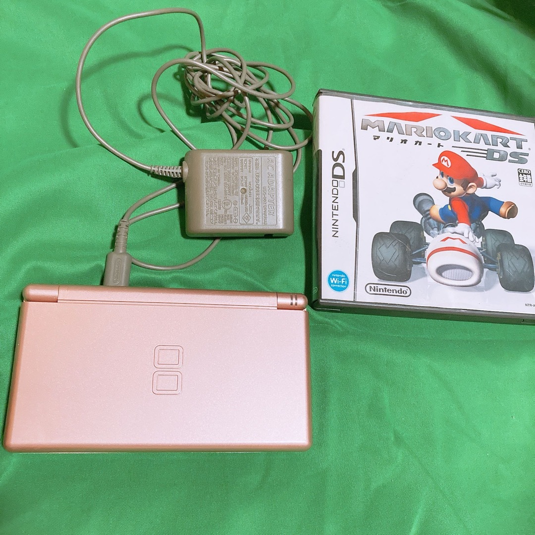 ニンテンドーDS(ニンテンドーDS)のDS lite ライト　本体　メタリックロゼ エンタメ/ホビーのゲームソフト/ゲーム機本体(携帯用ゲーム機本体)の商品写真