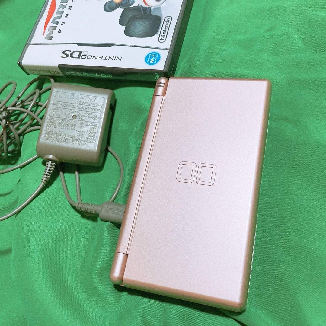 ニンテンドーDS(ニンテンドーDS)のDS lite ライト　本体　メタリックロゼ エンタメ/ホビーのゲームソフト/ゲーム機本体(携帯用ゲーム機本体)の商品写真