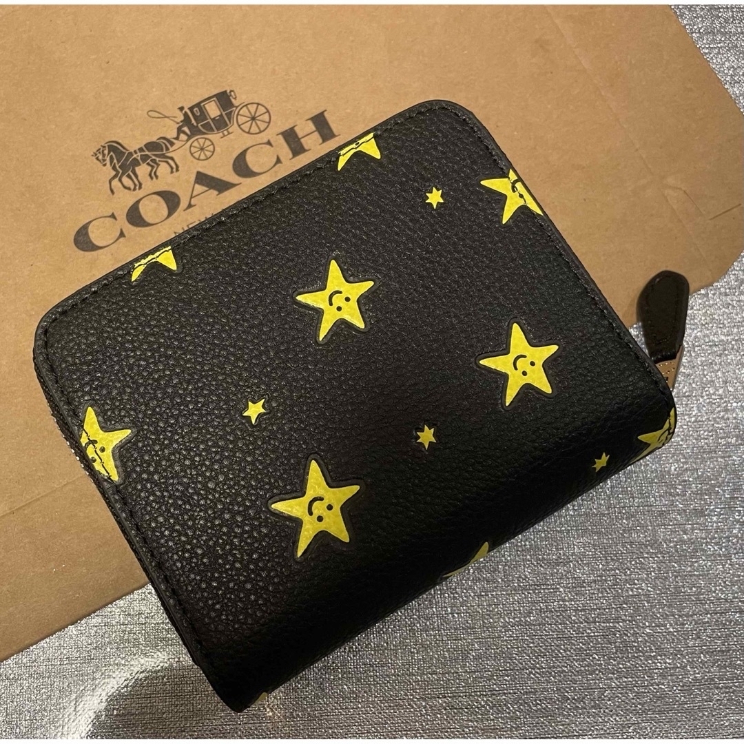 COACH(コーチ)のCOACH  コーチ　二つ折り　財布　スター　星　レザー　未使用品 レディースのファッション小物(財布)の商品写真