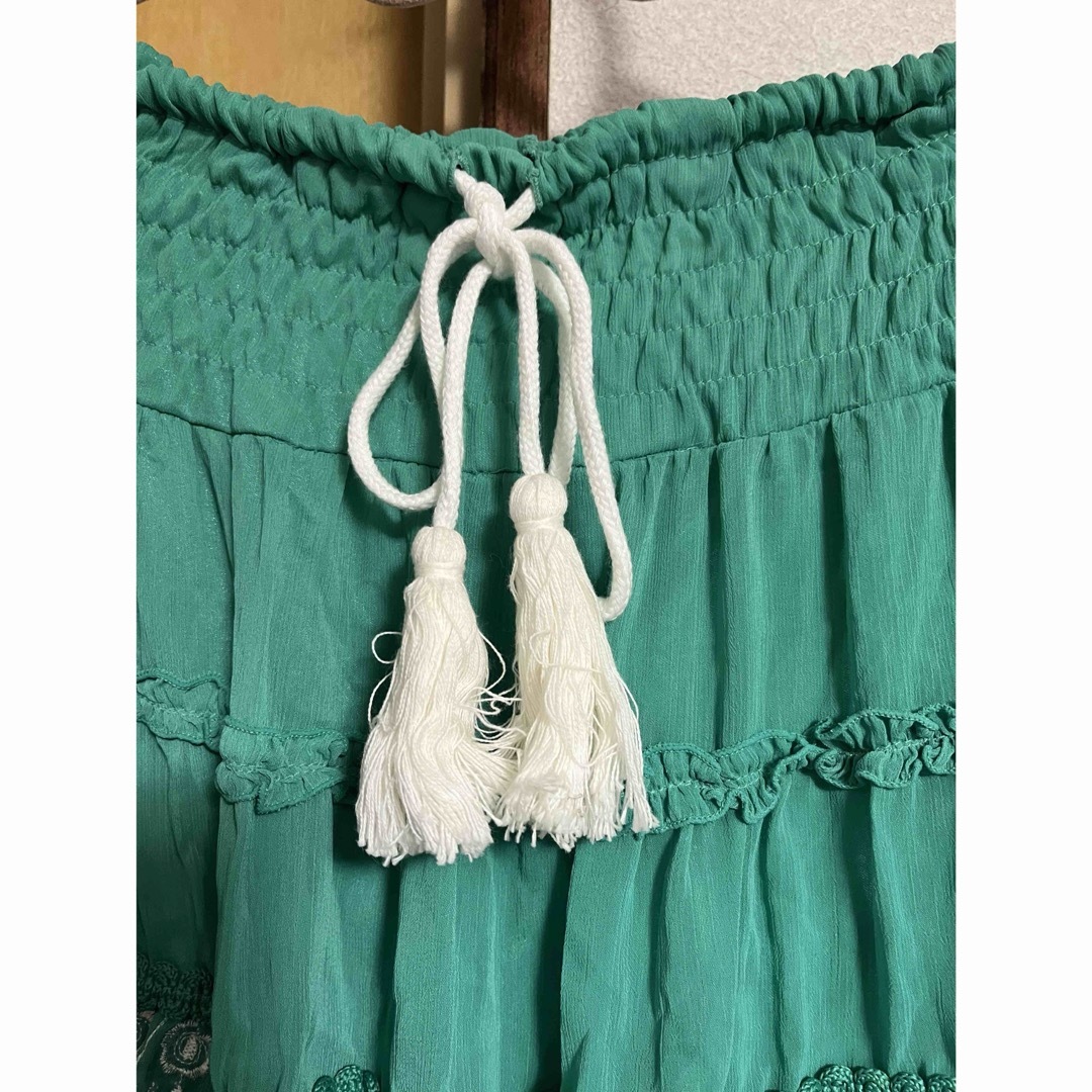 新品タグ付き　L  花柄刺しゅうティアードスカート レディースのスカート(ミニスカート)の商品写真