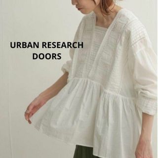 アーバンリサーチドアーズ(URBAN RESEARCH DOORS)の美品 アーバンリサーチドアーズ ピンタック レース ブラウス ボリュームスリーブ(シャツ/ブラウス(長袖/七分))