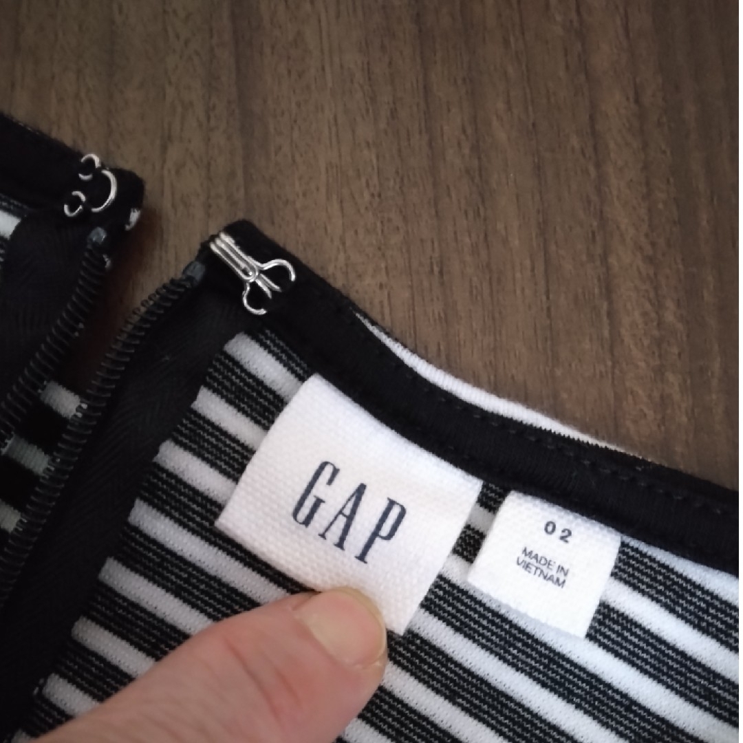 GAP(ギャップ)の※0429【未使用】GAPレディース　ワンピース☆ストライプ レディースのワンピース(ひざ丈ワンピース)の商品写真