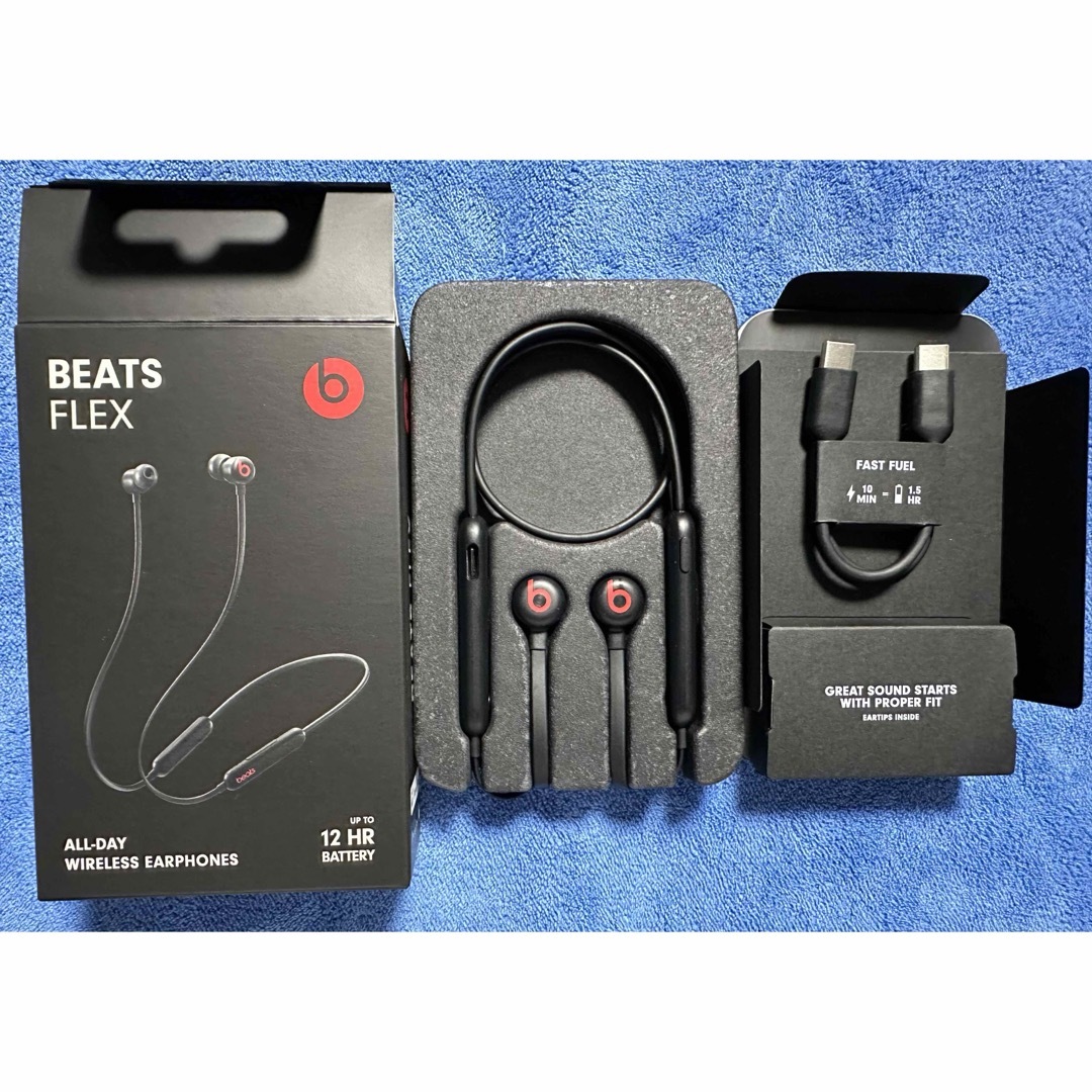 Apple(アップル)の《美品》Apple BEATS FLEX (MYMC2PA/A) スマホ/家電/カメラのオーディオ機器(ヘッドフォン/イヤフォン)の商品写真