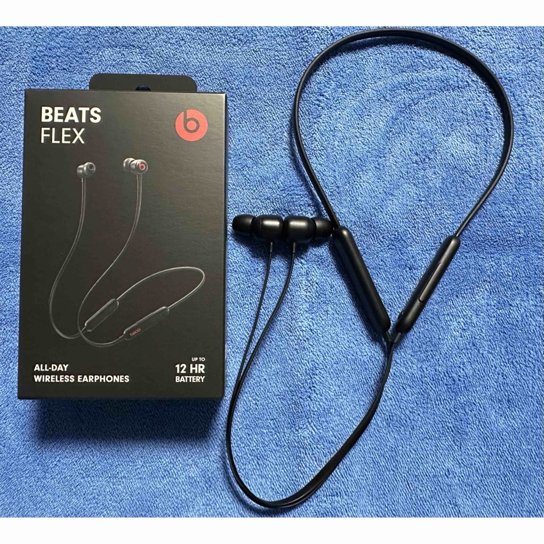 Apple(アップル)の《美品》Apple BEATS FLEX (MYMC2PA/A) スマホ/家電/カメラのオーディオ機器(ヘッドフォン/イヤフォン)の商品写真