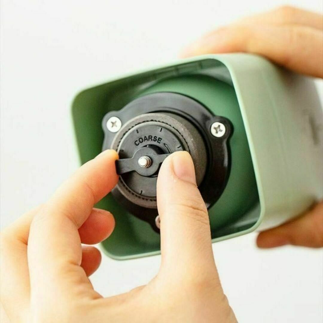 電動コーヒーミル グリーン 粗挽き細挽き調整可能 水洗可能 USB電源 匿名配送 スマホ/家電/カメラの生活家電(その他)の商品写真