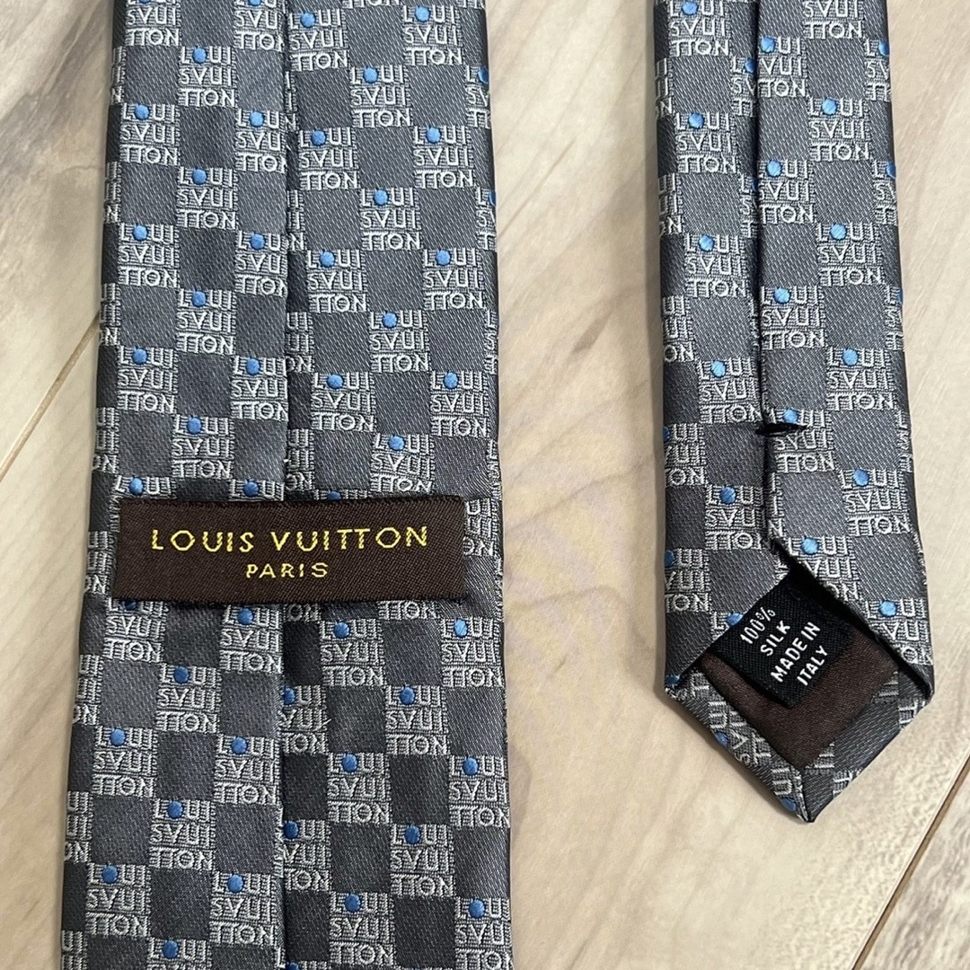 LOUIS VUITTON(ルイヴィトン)のルイヴィトン/LOUIS VUITTON ダミエ柄 ネクタイ 黒灰色 3.5万円 メンズのファッション小物(ネクタイ)の商品写真