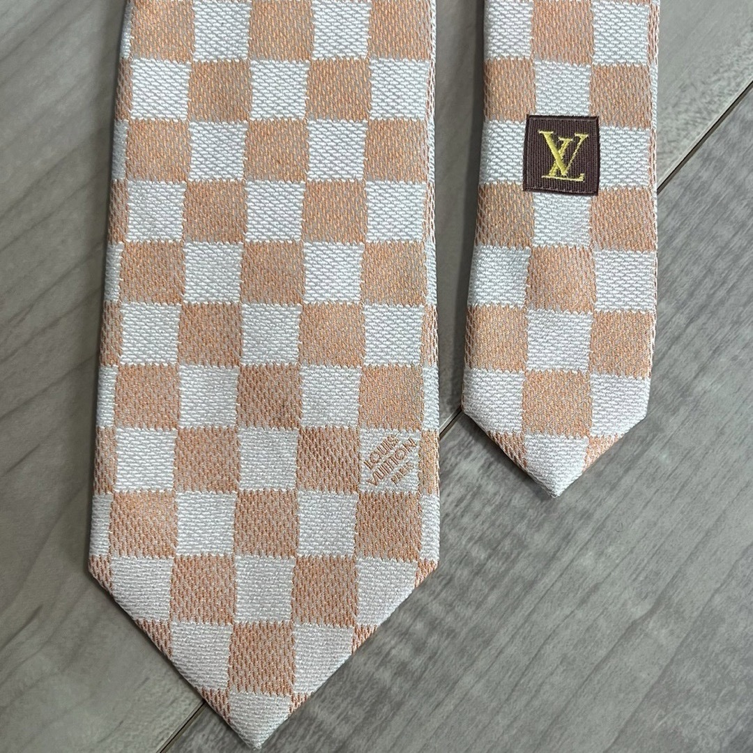 LOUIS VUITTON(ルイヴィトン)のルイヴィトン/LOUIS VUITTON ダミエ柄 ネクタイ 白橙色 3.5万円 メンズのファッション小物(ネクタイ)の商品写真