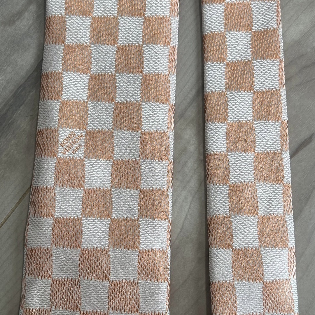 LOUIS VUITTON(ルイヴィトン)のルイヴィトン/LOUIS VUITTON ダミエ柄 ネクタイ 白橙色 3.5万円 メンズのファッション小物(ネクタイ)の商品写真