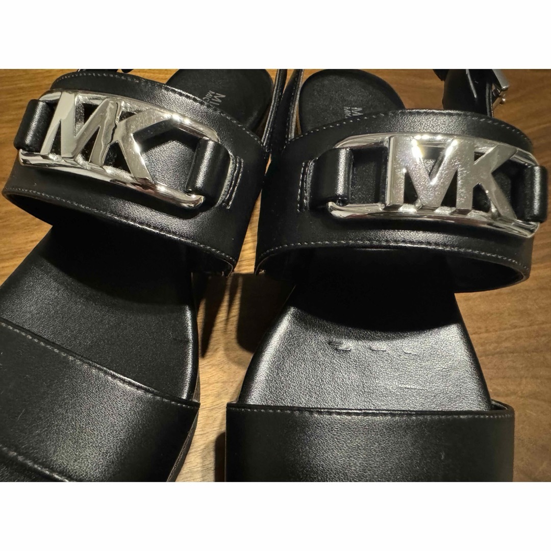Michael Kors(マイケルコース)のMICHAEL KORS マイケルコース プラットフォーム 厚底 サンダル ロゴ レディースの靴/シューズ(サンダル)の商品写真