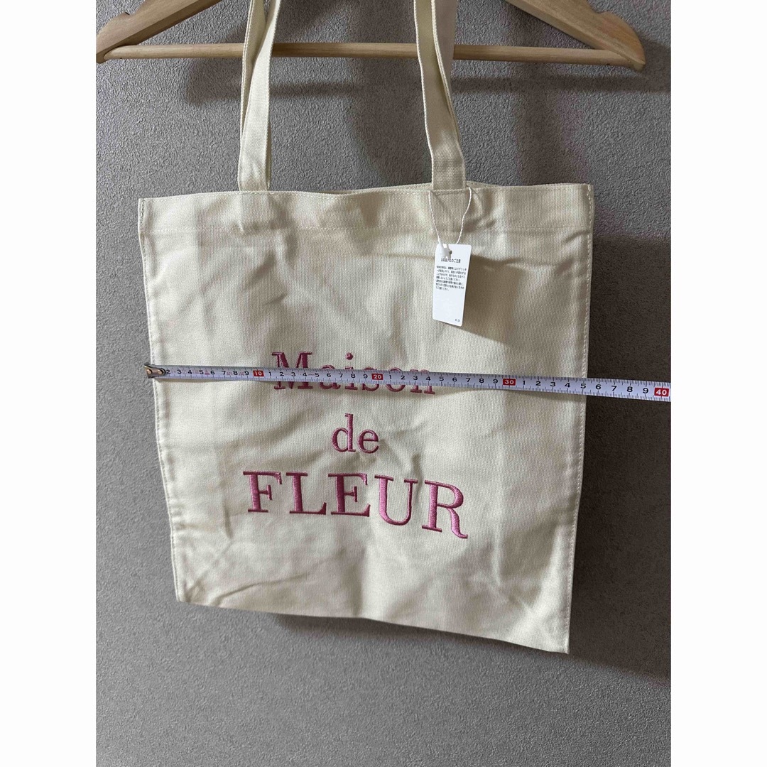 Maison de FLEUR(メゾンドフルール)の新品 メゾンドフルール ブランドロゴ刺繍スクエアトートバッグ ピンク レディースのバッグ(トートバッグ)の商品写真