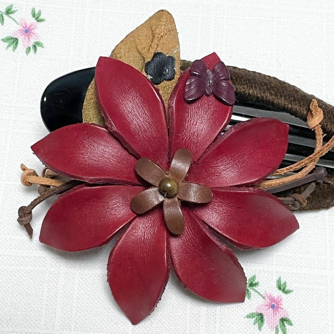 花柄ヘアクリップ バレッタ レッド 赤色 ハワイ風 南国風 レディースのヘアアクセサリー(バレッタ/ヘアクリップ)の商品写真
