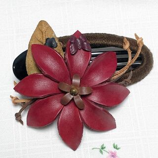 花柄ヘアクリップ バレッタ レッド 赤色 ハワイ風 南国風(バレッタ/ヘアクリップ)