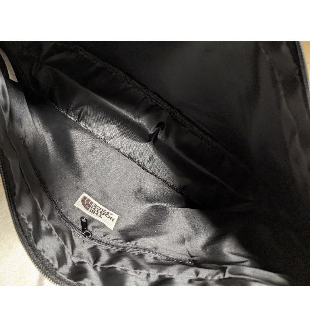 ノースフェイス　　ショルダーバッグ　韓国　ブラック レディースのバッグ(リュック/バックパック)の商品写真
