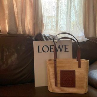 ロエベ(LOEWE)のLOEWE ロエベ　カゴバック　美品　スクエアAu(ハンドバッグ)