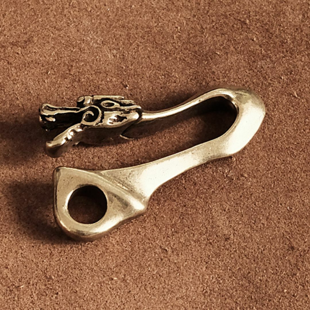 真鍮 ツリバリ ドラゴン キーホルダー（シャックルリング3個） 龍 辰年 ブラス メンズのファッション小物(キーホルダー)の商品写真