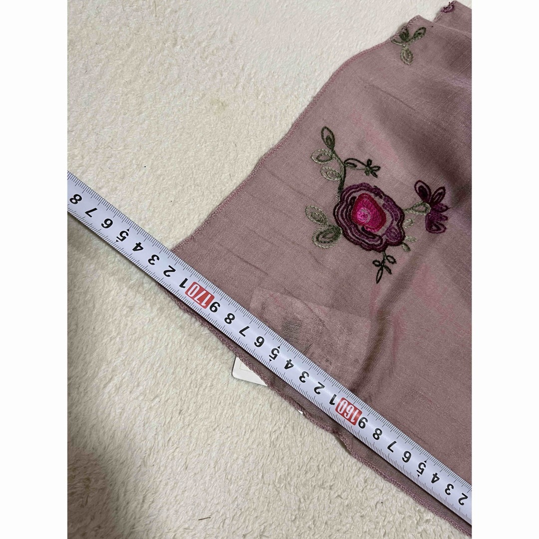 シフォンショール　スカーフ　中国刺繍ストール　大判スカーフ レディースのファッション小物(ストール/パシュミナ)の商品写真