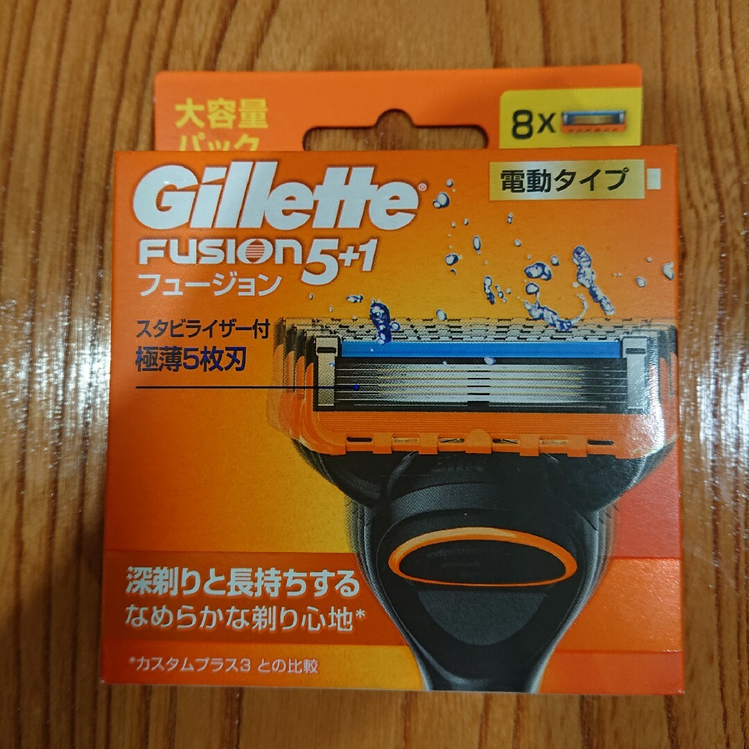 Gillette(ジレット)のジレット フュージョン 5＋1 電動タイプ 替刃8個入 新品未開封    純正品 メンズのメンズ その他(その他)の商品写真