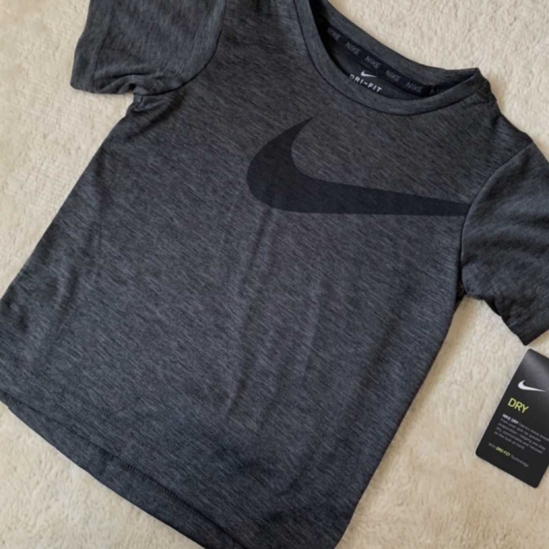 NIKE(ナイキ)のNIKE ナイキ Tシャツ　キッズ　110 キッズ/ベビー/マタニティのキッズ服男の子用(90cm~)(Tシャツ/カットソー)の商品写真