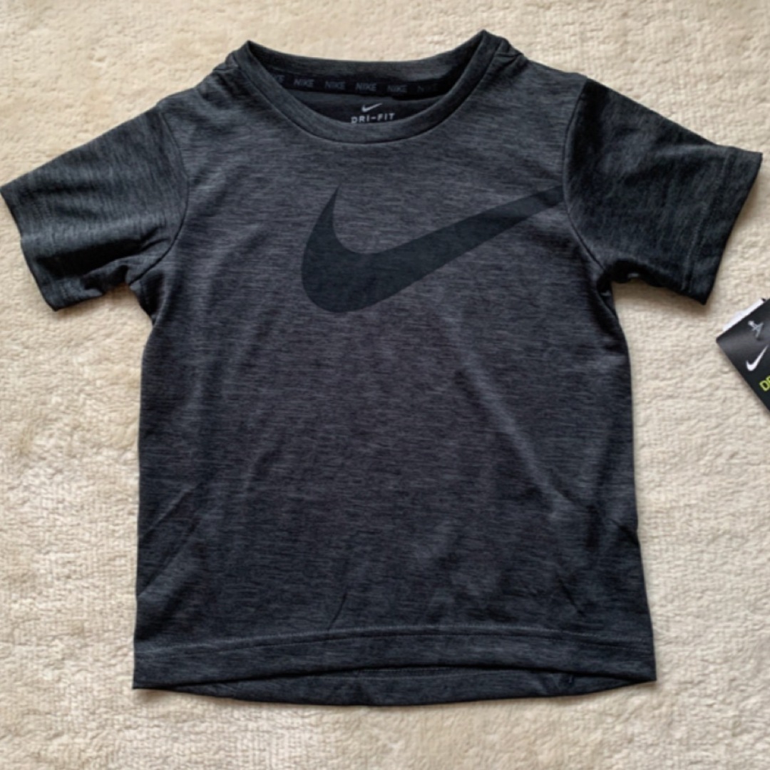 NIKE(ナイキ)のNIKE ナイキ Tシャツ　キッズ　110 キッズ/ベビー/マタニティのキッズ服男の子用(90cm~)(Tシャツ/カットソー)の商品写真