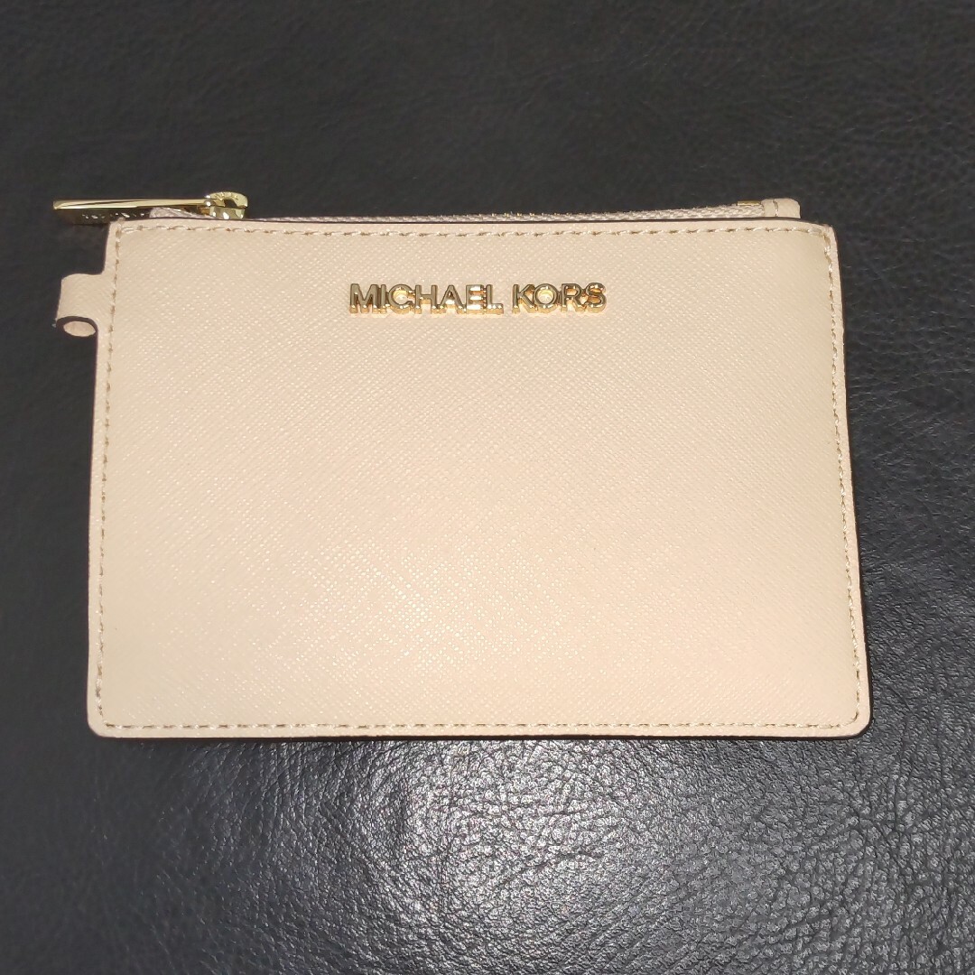 Michael Kors(マイケルコース)のマイケルコース　パスケース　美品 レディースのファッション小物(名刺入れ/定期入れ)の商品写真