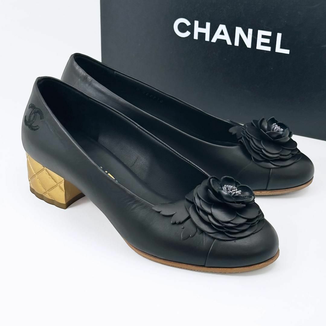 CHANEL(シャネル)の☆美品☆シャネル パンプス カメリア ココマーク キルティング 黒 ブラック 金 レディースの靴/シューズ(ハイヒール/パンプス)の商品写真