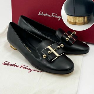 サルヴァトーレフェラガモ(Salvatore Ferragamo)の未使用◎フェラガモ パンプス リボン 金パール フラワーソール ラムレザー 24(ハイヒール/パンプス)