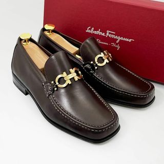 サルヴァトーレフェラガモ(Salvatore Ferragamo)の◎未使用◎フェラガモ ローファー モカシン ダブルガンチーニ こげ茶 金 7.5(ブーツ)