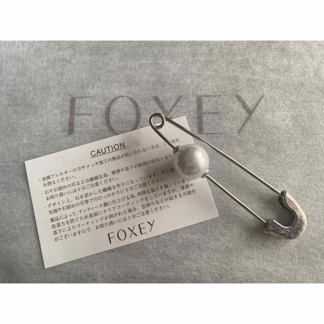 FOXEY(フォクシー)のフォクシー　foxey  ブローチ レディースのアクセサリー(ブローチ/コサージュ)の商品写真