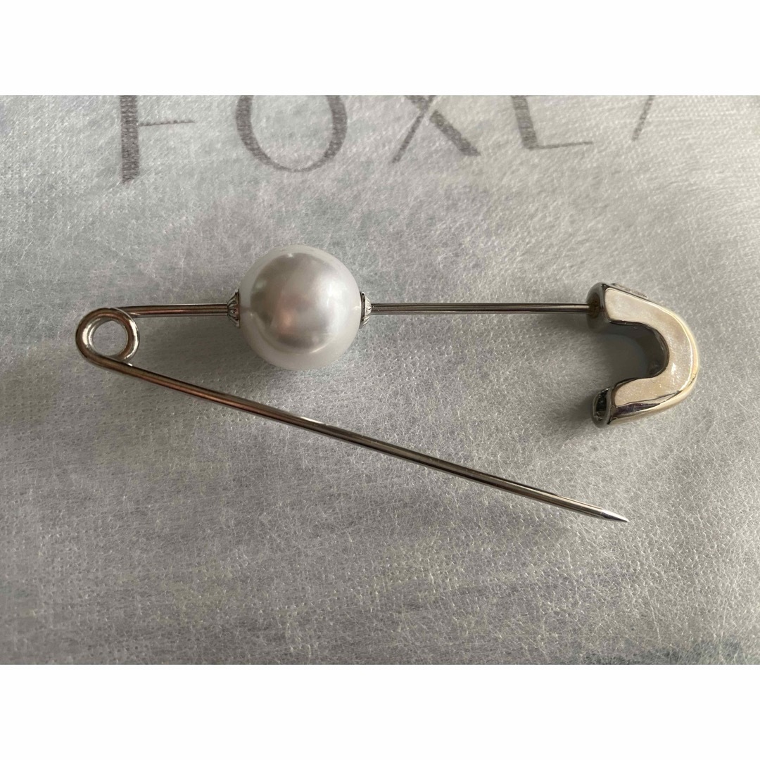 FOXEY(フォクシー)のフォクシー　foxey  ブローチ レディースのアクセサリー(ブローチ/コサージュ)の商品写真