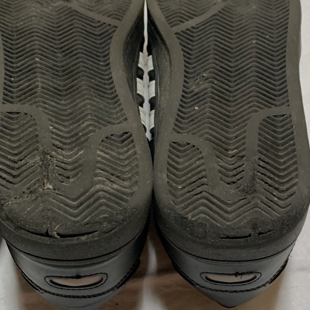 【室内履きにいかが？】難ありスニーカー　黒　28.0ｃｍ　2足セット メンズの靴/シューズ(スニーカー)の商品写真