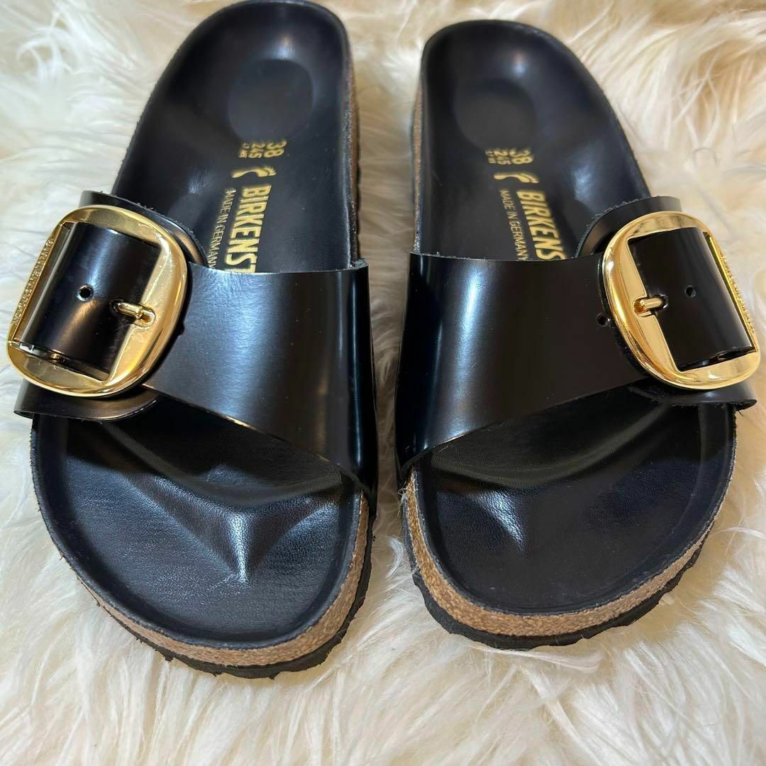 BIRKENSTOCK(ビルケンシュトック)の【ビルケンシュトック】 美品　マドリッド　サンダル　金　黒　ビックバックル　❤︎ レディースの靴/シューズ(サンダル)の商品写真