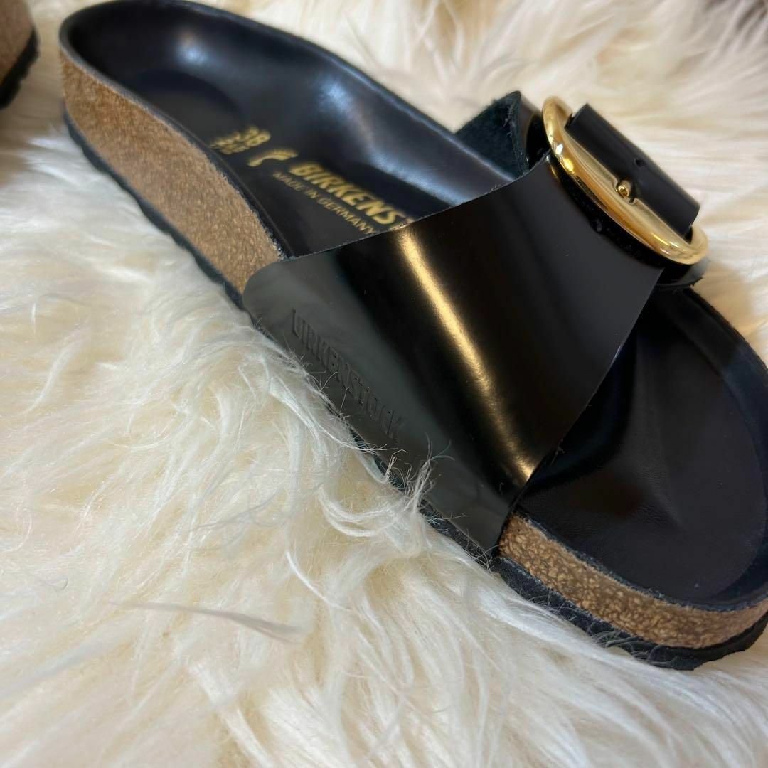 BIRKENSTOCK(ビルケンシュトック)の【ビルケンシュトック】 美品　マドリッド　サンダル　金　黒　ビックバックル　❤︎ レディースの靴/シューズ(サンダル)の商品写真