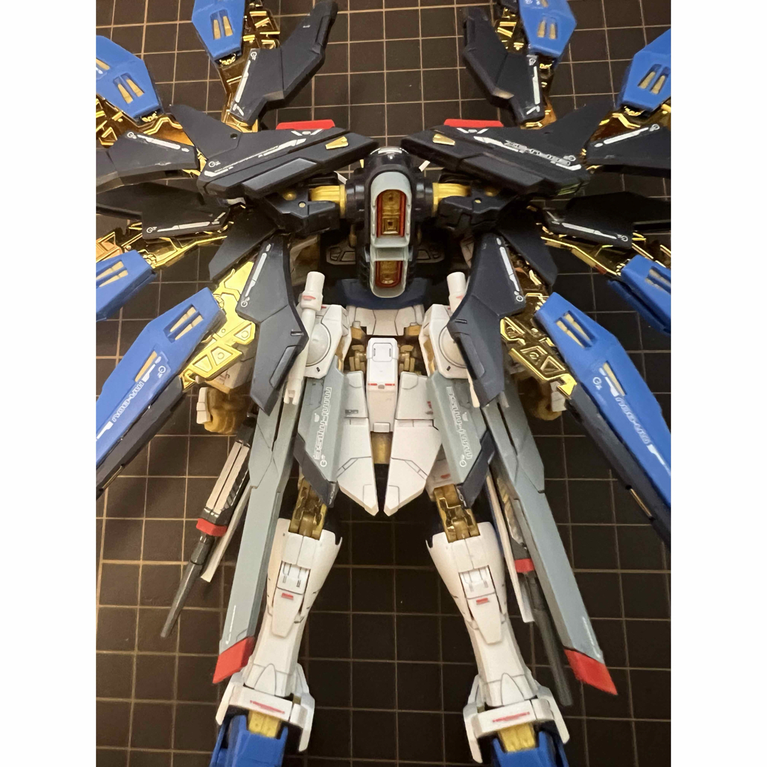 BANDAI(バンダイ)のRG ストライクフリーダムガンダム　ガンプラ完成品 エンタメ/ホビーのおもちゃ/ぬいぐるみ(模型/プラモデル)の商品写真