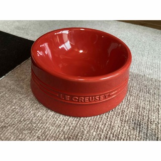 ル・クルーゼ(Le Creuset)ペットボール (M) チェリーレッド