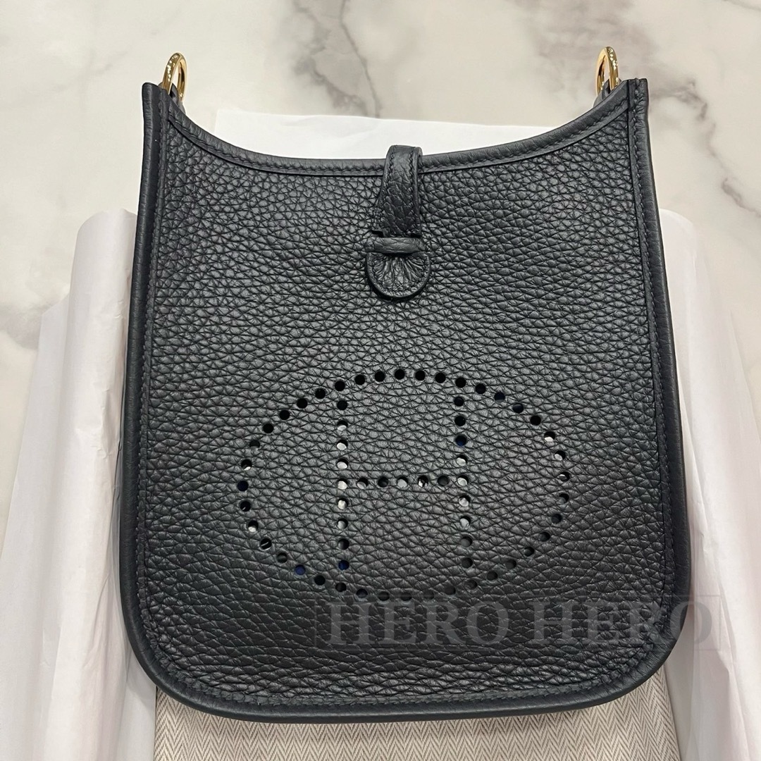 Hermes(エルメス)の新品・W刻印　エルメス　エヴリン　ミニ　16　TPM　ブラック　ゴールド金具 レディースのバッグ(ショルダーバッグ)の商品写真