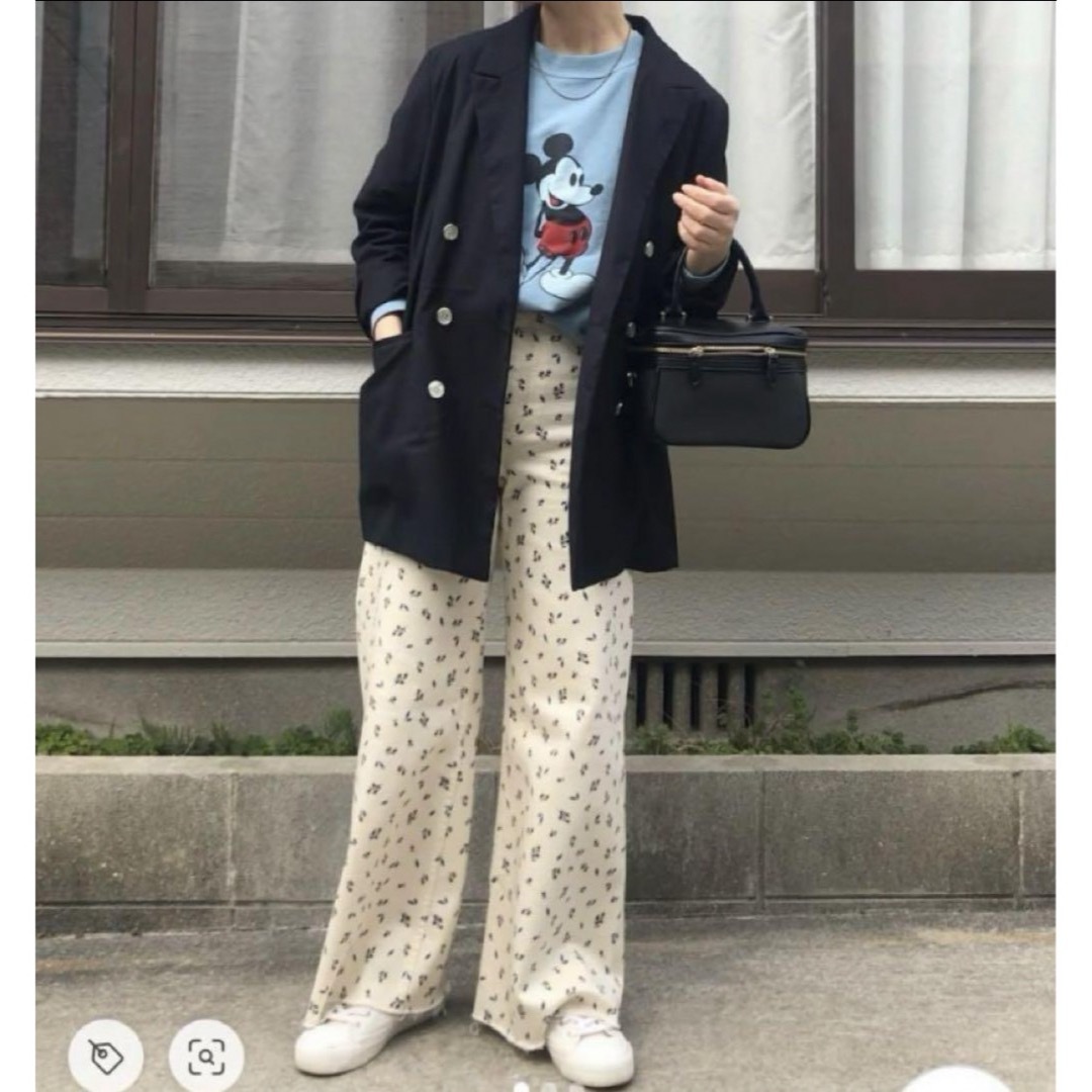 ZARA(ザラ)のZARA 花柄デニムパンツ レディースのパンツ(デニム/ジーンズ)の商品写真