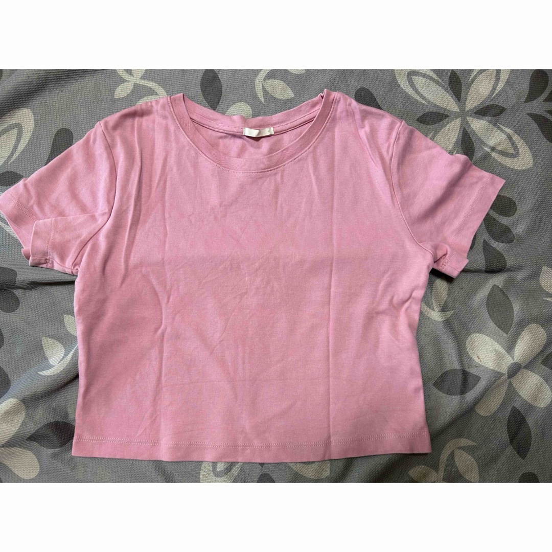 GU(ジーユー)のGU 半袖ピンクトップス　M レディースのトップス(Tシャツ(半袖/袖なし))の商品写真