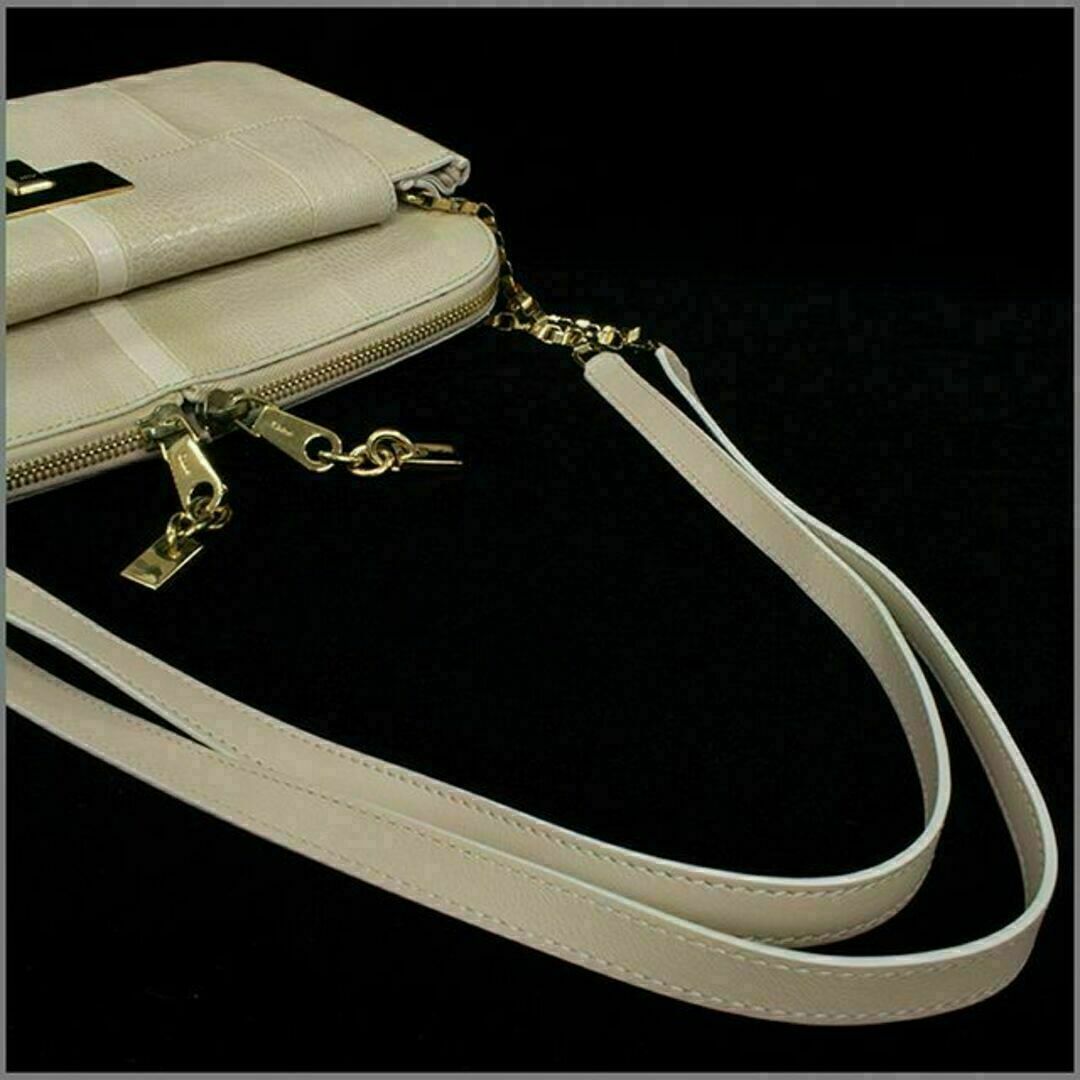 Chloe(クロエ)の【全額返金保証・送料無料】クロエのチェーンショルダーバッグ・正規品・ルーシー レディースのバッグ(ショルダーバッグ)の商品写真