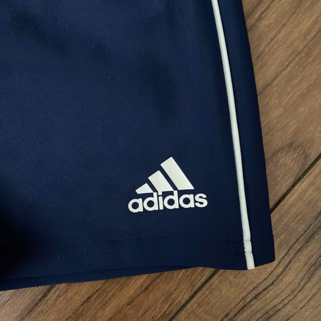 adidas(アディダス)の新品　キッズ adidas アディダス　 水着　スイムウエア　海パン　150 キッズ/ベビー/マタニティのキッズ服男の子用(90cm~)(水着)の商品写真