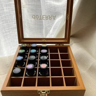 ドテラ(doTERRA)の【正規品】doTERRA アロマケースとアロマオイル12本セット(中古品)(エッセンシャルオイル（精油）)