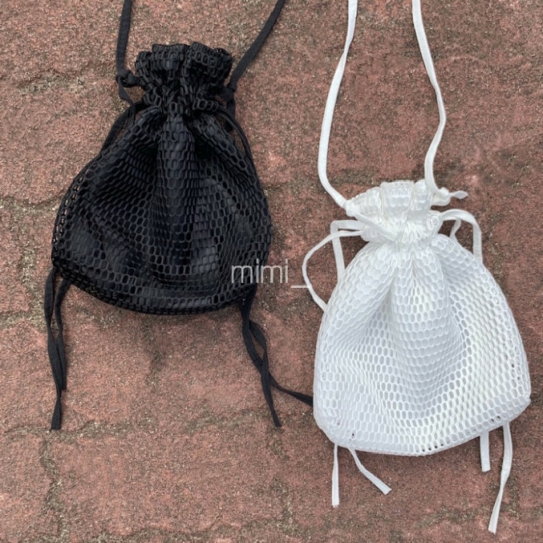 メッシュ 巾着ショルダーバッグ ブラック 黒 メンズ レディース ユニセックス レディースのバッグ(ショルダーバッグ)の商品写真