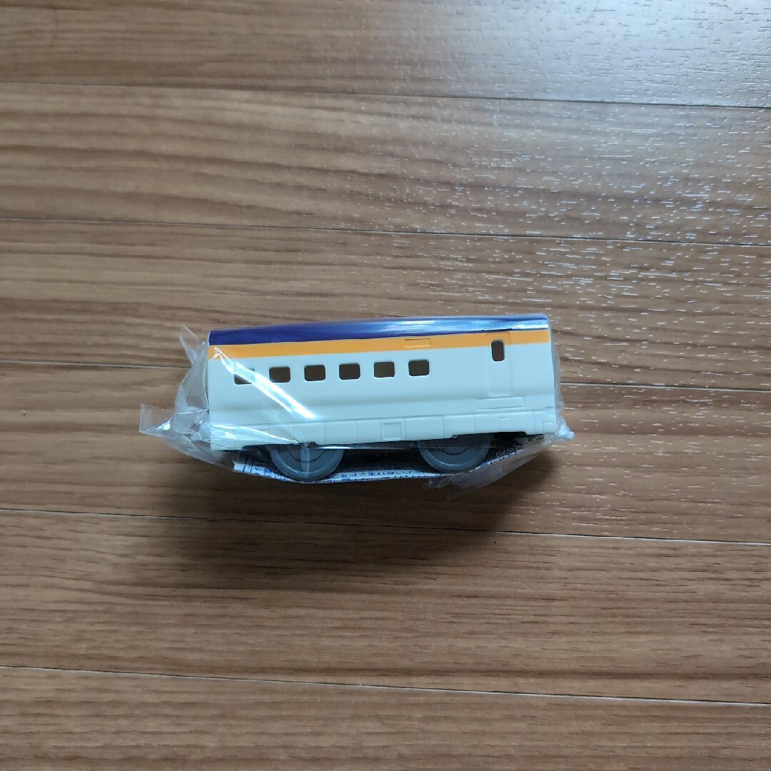 プラレール　E8系新幹線つばさ　中間車 キッズ/ベビー/マタニティのおもちゃ(電車のおもちゃ/車)の商品写真